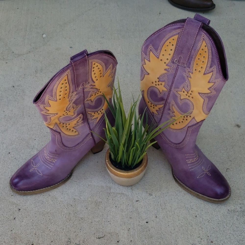 Very Versatile purple and gold Cowboy Boots